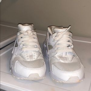 Nike huarache white